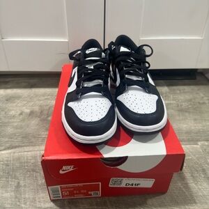 Nike Dunk Low Retro
White Black Panda